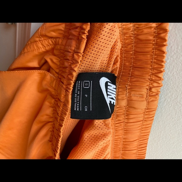 Nike Sportswear Men's Woven Shorts - Picture 3 of 3